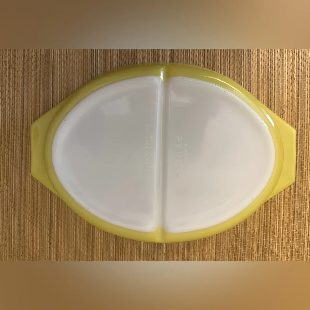 Pyrex Yellow 1 Quart Oval Divided Casserole Split Dish Vintage
